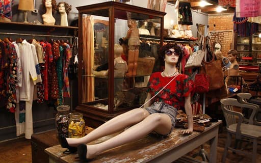 Como Garimpar Luxo em Brechós: Dicas para Encontrar Peças de Grife