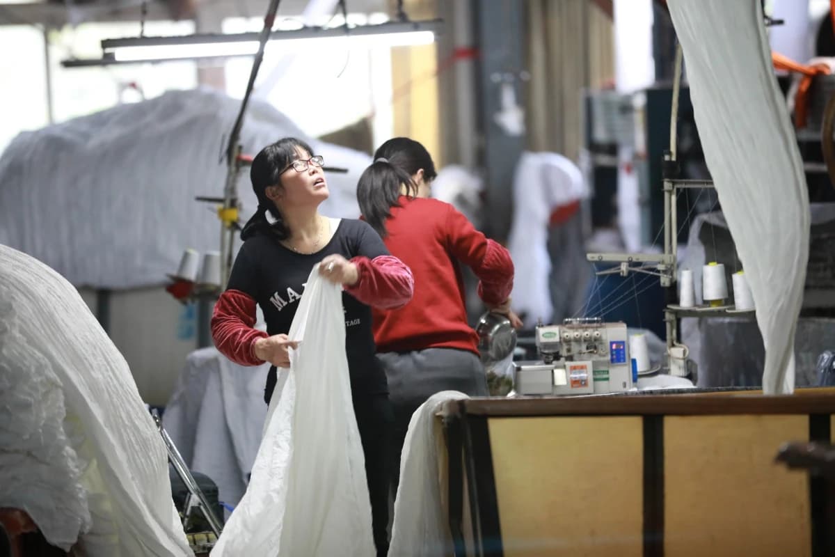 Marcas de moda se unem para lucrar sem criar novas peças