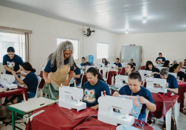 Curso gratuito de moda sustentável transforma 40 mulheres em Jaguariúna